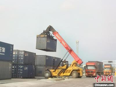 湖南懷化中老班列前兩月同比增長(zhǎng)超300% 進(jìn)出口兩頭旺